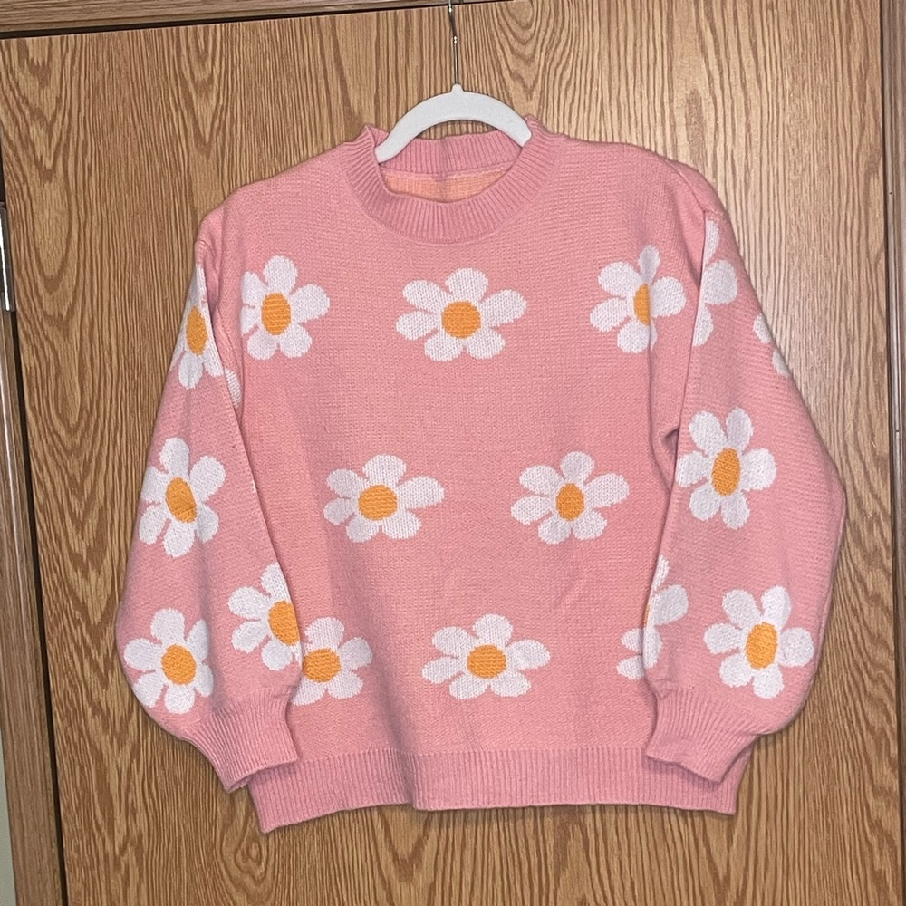 Pink sweater with white daisys.